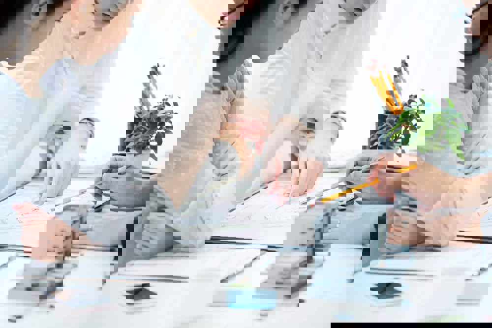 The customer and the employee are discussing the materials by looking at the materials.