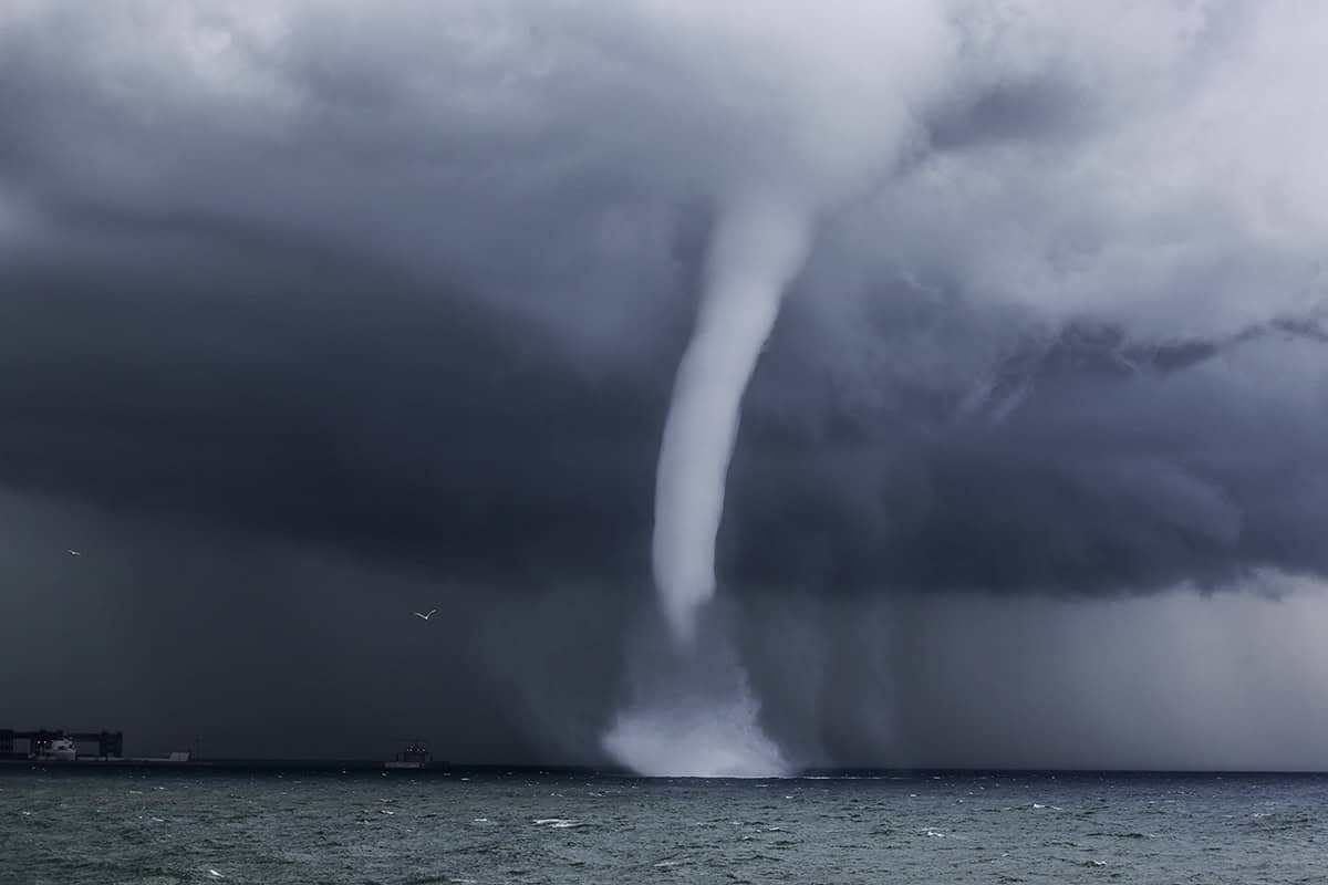 Spectacular,waterspout,over,the,sea